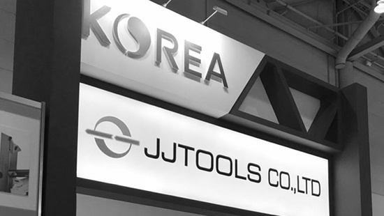 Papan nama JJ Tools dengan keterangan tulisan Korea di atasnya