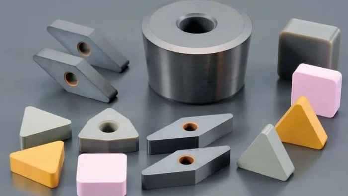 Ceramic cutting tools. dari Berlt