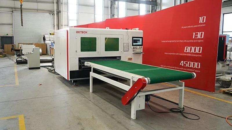 QC-Series-Uncoiling-and-Leveling-Fiber-Laser DXTech